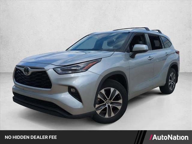 Used 2021 Toyota Highlander XLE AWD/4WD image 1