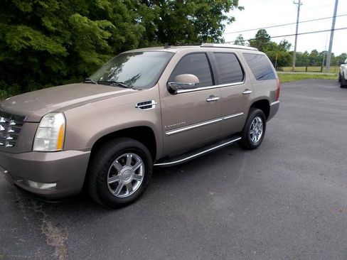 Used 2007 Cadillac Escalade AWD w/ Information Package image 7