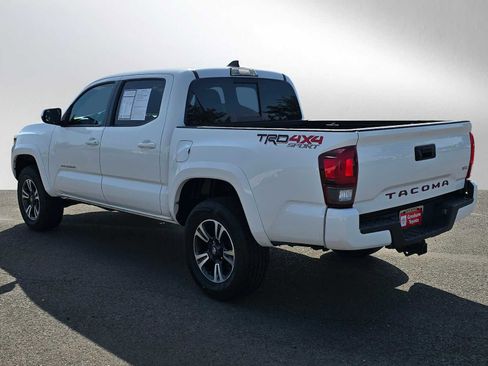 Used 2019 Toyota Tacoma TRD Sport AWD/4WD image 6
