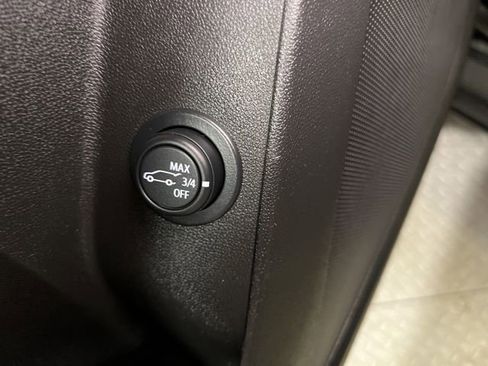 Used 2023 Chevrolet Equinox LT image 48