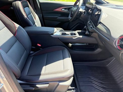 New 2025 Chevrolet Equinox EV RS AWD/4WD image 36