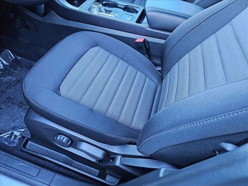 New 2024 Ford Edge SE image 4