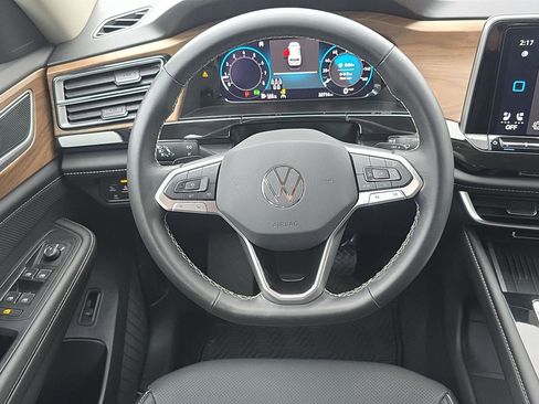 Certified 2025 Volkswagen Atlas SE image 12