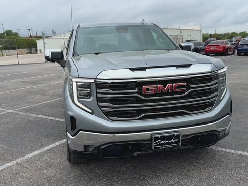 Used 2024 GMC Sierra 1500 SLT image 3