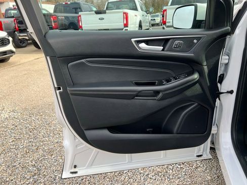 Used 2019 Ford Edge Titanium image 11
