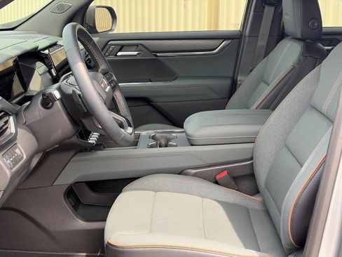 Used 2026 GMC Acadia AT4 w/ Luxury Package AWD/4WD image 4