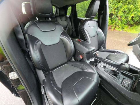 Used 2019 Jeep Cherokee Latitude Plus FWD image 4