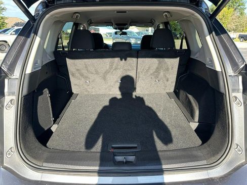 Used 2025 Nissan Rogue SV image 5