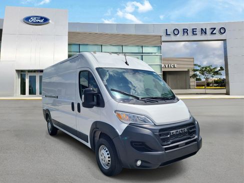 Used 2026 RAM ProMaster 2500 w/ Convenience Group FWD image 3