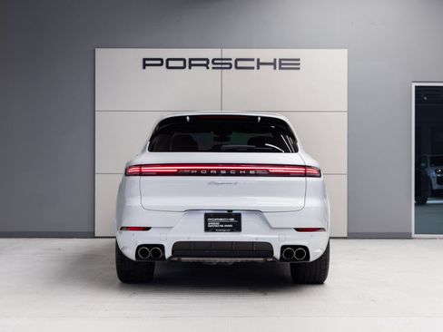 Certified 2025 Porsche Cayenne S AWD/4WD image 6