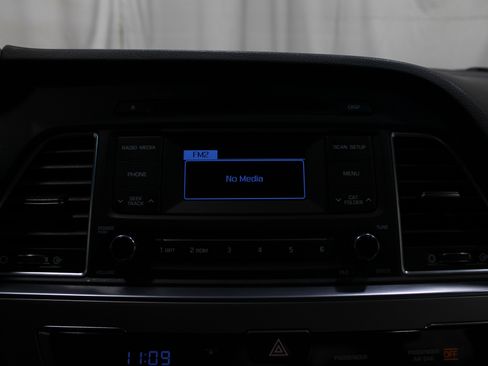 Used 2015 Hyundai Sonata SE image 16