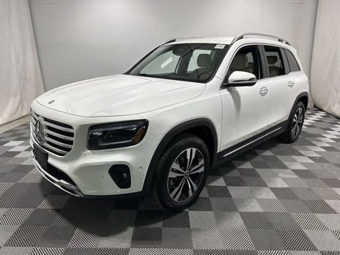 Used 2025 Mercedes-Benz GLB 250 4MATIC image 1