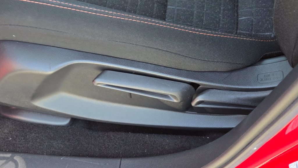 Used 2025 Honda HR-V Sport image 14