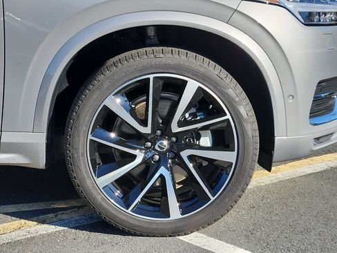 Certified 2024 Volvo XC90 B6 Plus w/ Protection Package Premier AWD/4WD image 8