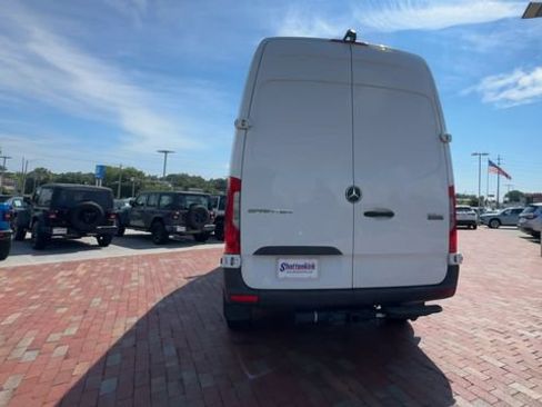 Used 2025 Mercedes-Benz Sprinter 2500 image 9