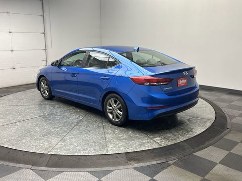 Used 2017 Hyundai Elantra SE image 2