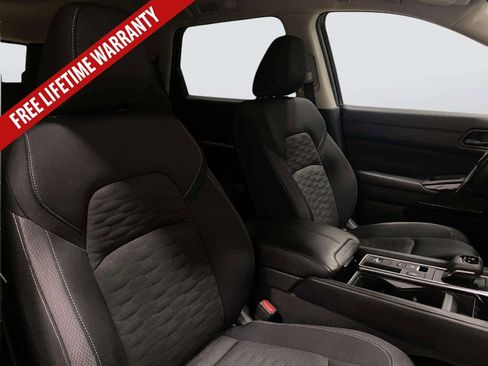 Used 2025 Nissan Pathfinder SV FWD image 32