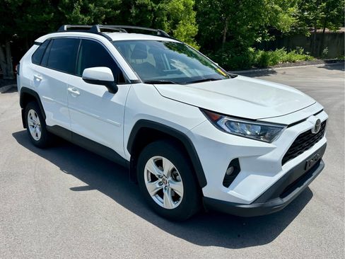 Used 2021 Toyota RAV4 XLE AWD/4WD image 3