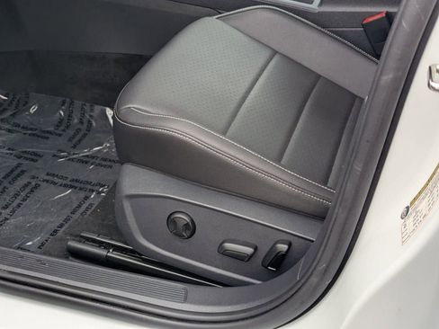 Used 2023 Volkswagen Jetta SE image 17