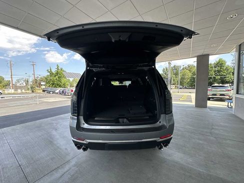 New 2025 Chevrolet Suburban Premier AWD/4WD image 26