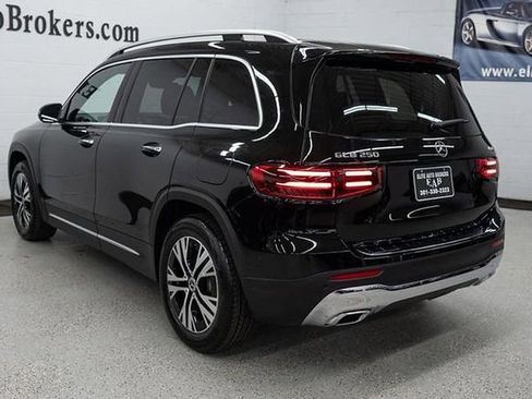 Used 2024 Mercedes-Benz GLB 250 4MATIC w/ Driver Assistance Package image 40