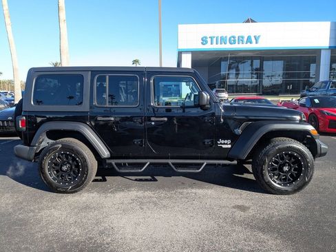 Used 2019 Jeep Wrangler Unlimited Sport S image 3