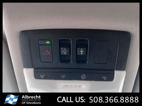 Used 2024 Nissan Rogue SV w/ SV Premium Package image 30