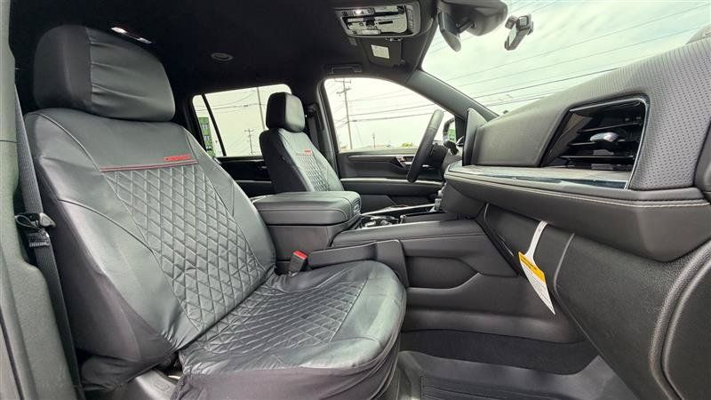 Used 2026 Chevrolet Suburban Premier RWD image 36