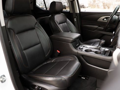 Used 2020 Chevrolet Traverse LT w/ Driver Confidence II Package image 31