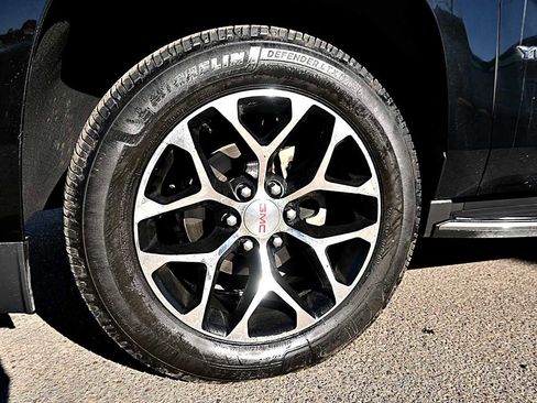 Used 2018 GMC Yukon XL SLT image 11