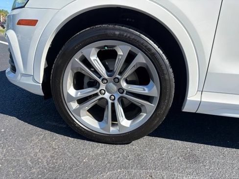 Used 2017 Audi Q3 2.0T Premium Plus w/ Premium Plus Package AWD/4WD image 9