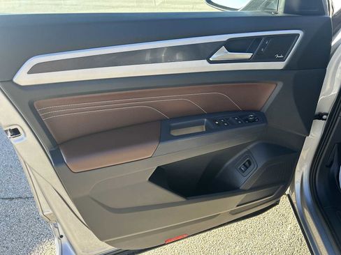 Used 2021 Volkswagen Atlas SEL Premium image 22