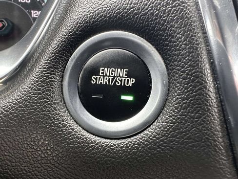 Used 2023 Chevrolet Traverse LT AWD/4WD image 19