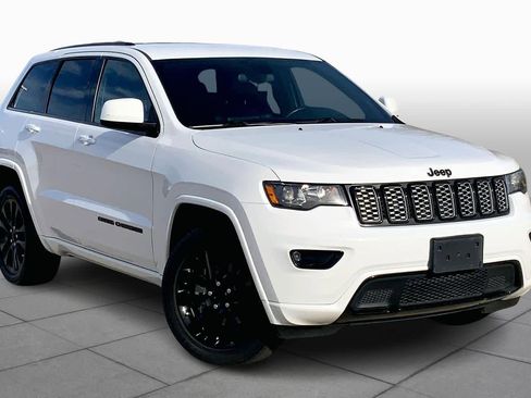 Used 2021 Jeep Grand Cherokee Laredo X image 3