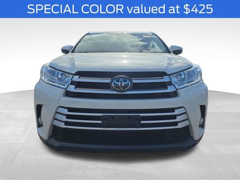 Used 2019 Toyota Highlander XLE image 3