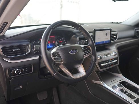 Used 2023 Ford Explorer XLT w/ Equipment Group 202A RWD image 2