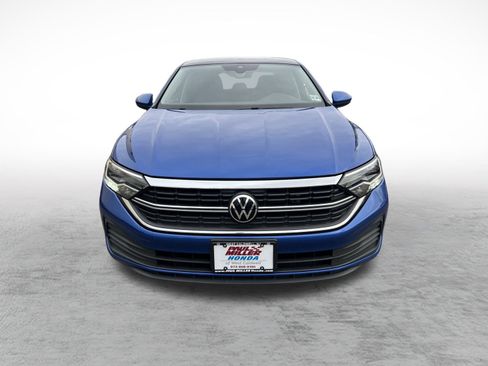 Used 2024 Volkswagen Jetta SE w/ Panoramic Sunroof Package image 2