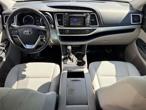 Used 2017 Toyota Highlander LE FWD image 17