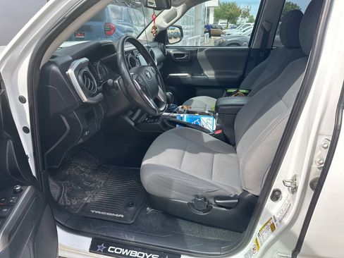 Used 2016 Toyota Tacoma SR5 RWD image 6