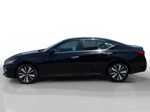 Used 2021 Nissan Altima 2.5 SV w/ SV Premium Package FWD image 2