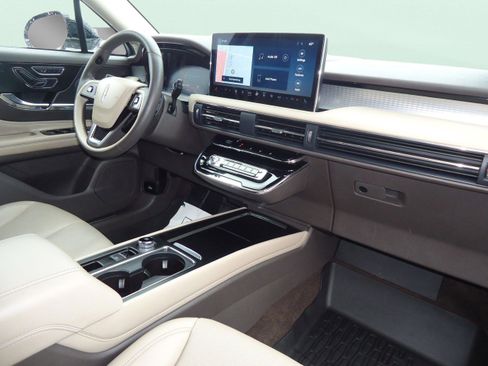 Used 2023 Lincoln Corsair AWD w/ Equipment Group 101A image 26