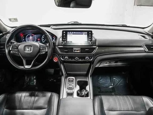 Used 2018 Honda Accord Touring image 12