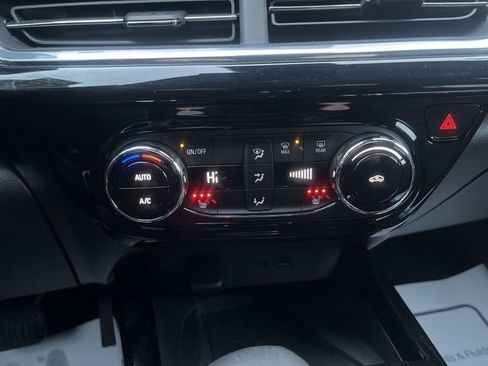 Used 2024 Chevrolet Trax RS w/ Sunroof Package image 19