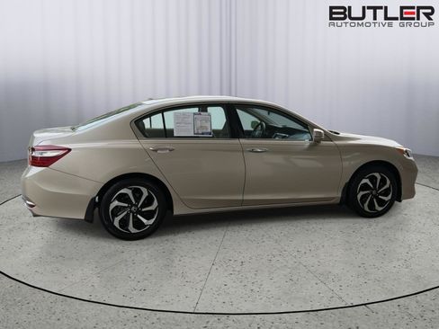 Used 2017 Honda Accord EX-L image 7