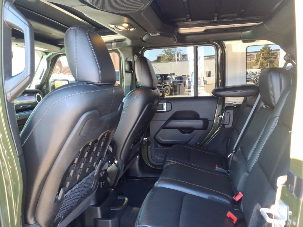 Used 2022 Jeep Wrangler Unlimited Rubicon w/ Trailer Tow Package AWD/4WD image 13