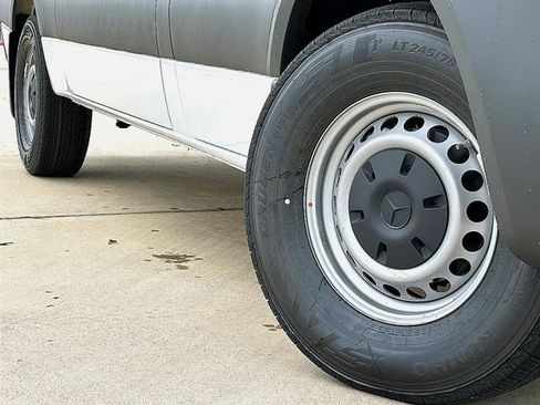 Used 2025 Mercedes-Benz Sprinter 2500 image 2