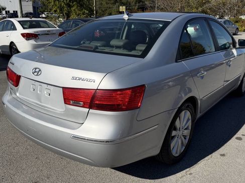 Used 2010 Hyundai Sonata Limited w/ Navigation Pkg 6 image 6