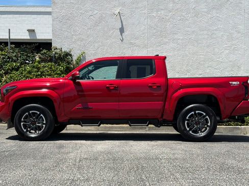 Used 2025 Toyota Tacoma TRD Sport w/ TRD Sport Upgrade Package AWD/4WD image 9