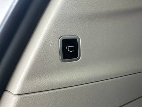 Used 2024 Chrysler Pacifica Touring-L FWD image 29