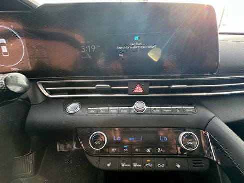 Used 2023 Hyundai Elantra SEL w/ Convenience Package image 14